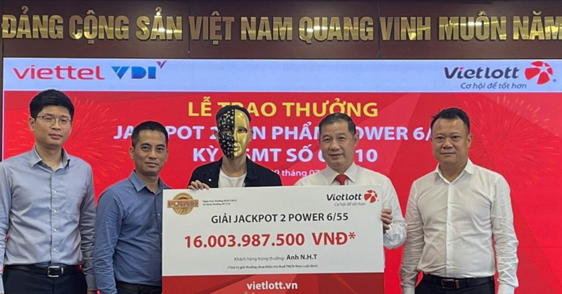 Một công nhân ở TPHCM trúng độc đắc Vietlott hơn 16 tỷ nhờ chọn số theo ngày sinh
