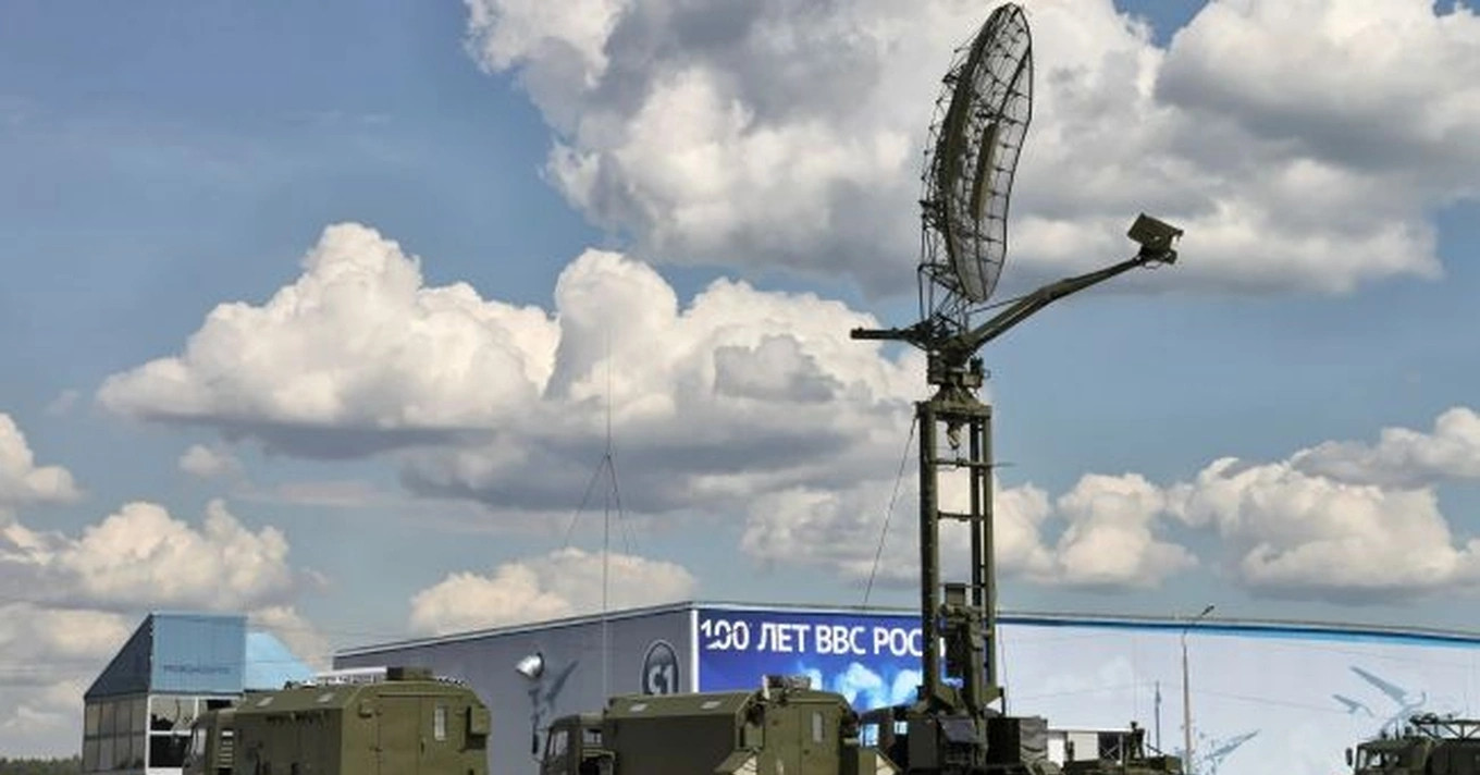 Nga điều đến Crưm ‘siêu’ radar kasta‑2E2 theo dõi 50 mục tiêu cùng lúc, bắt sống UAV, tên lửa hành trình trong chớp mắt