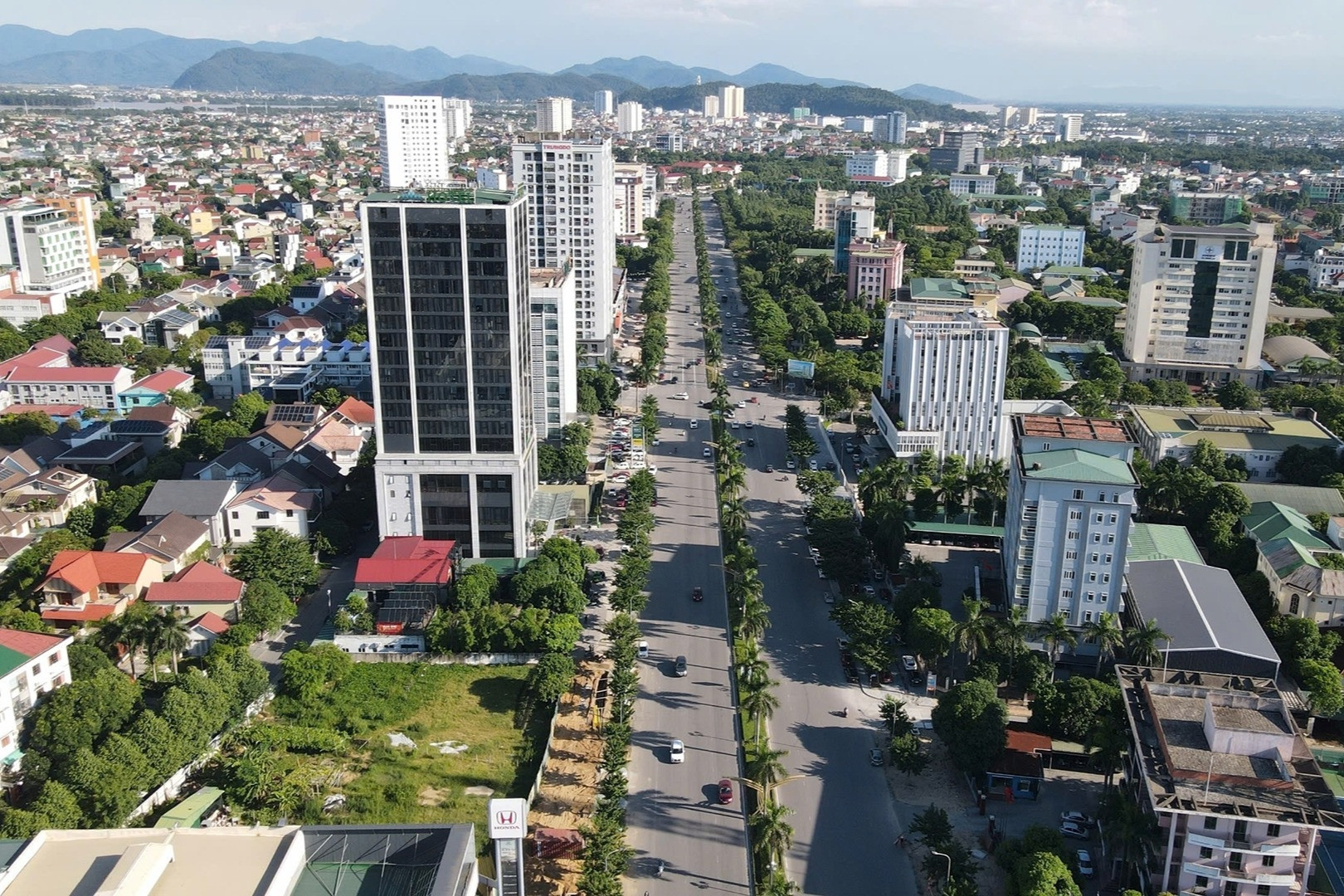 Nghệ An yêu cầu rà soát ô tô của huyện cũ, điều chuyển về xã mới