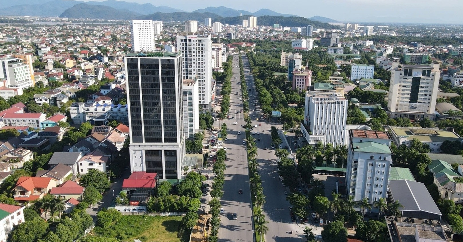 Nghệ An yêu cầu rà soát ô tô của huyện cũ, điều chuyển về xã mới