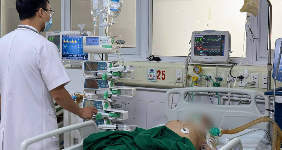 Người đàn ông liệt hoàn toàn, không thể thở sau mũi tiêm trị đau cổ vai gáy