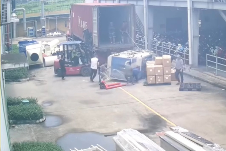 Người đàn ông ở Phú Thọ bị kiện hàng đè tử vong