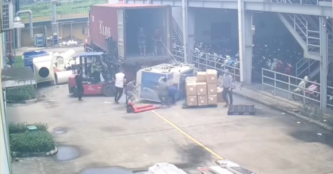 Người đàn ông ở Phú Thọ bị kiện hàng đè tử vong