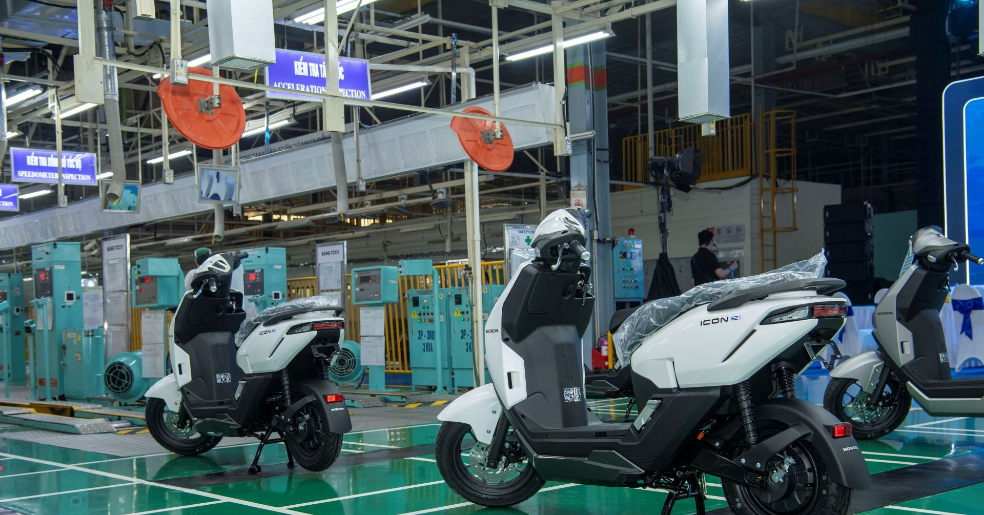 Nguồn cung dồi dào, xe máy mới hút hàng nhờ giảm giá mạnh
