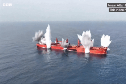 Nhóm Houthi liên tiếp đánh chìm tàu chở hàng tại Biển Đỏ