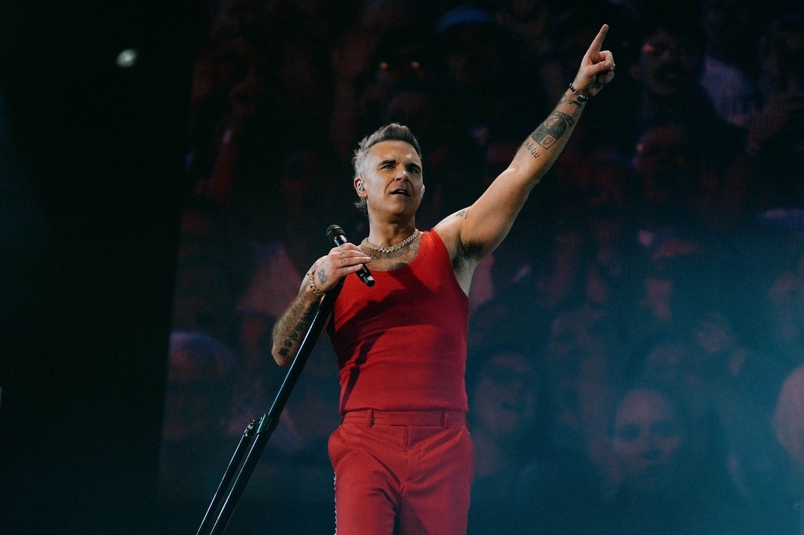 Siêu sao Robbie Williams hóa tinh tinh CGI trong phim nhạc kịch