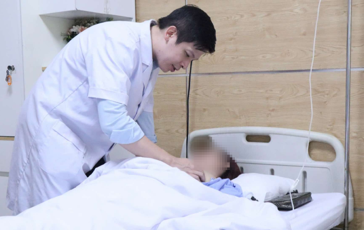 Mong thay đổi phong thủy, khách hàng đòi bác sĩ mổ lúc 1h sáng