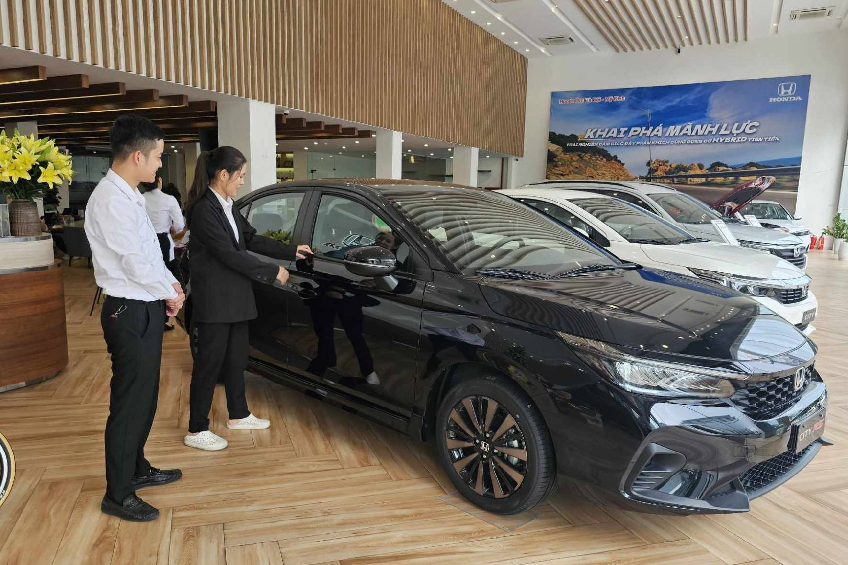 Thị trường ô tô ‘bừng tỉnh’, doanh số tháng 6 vọt lên mức cao nhất từ đầu năm