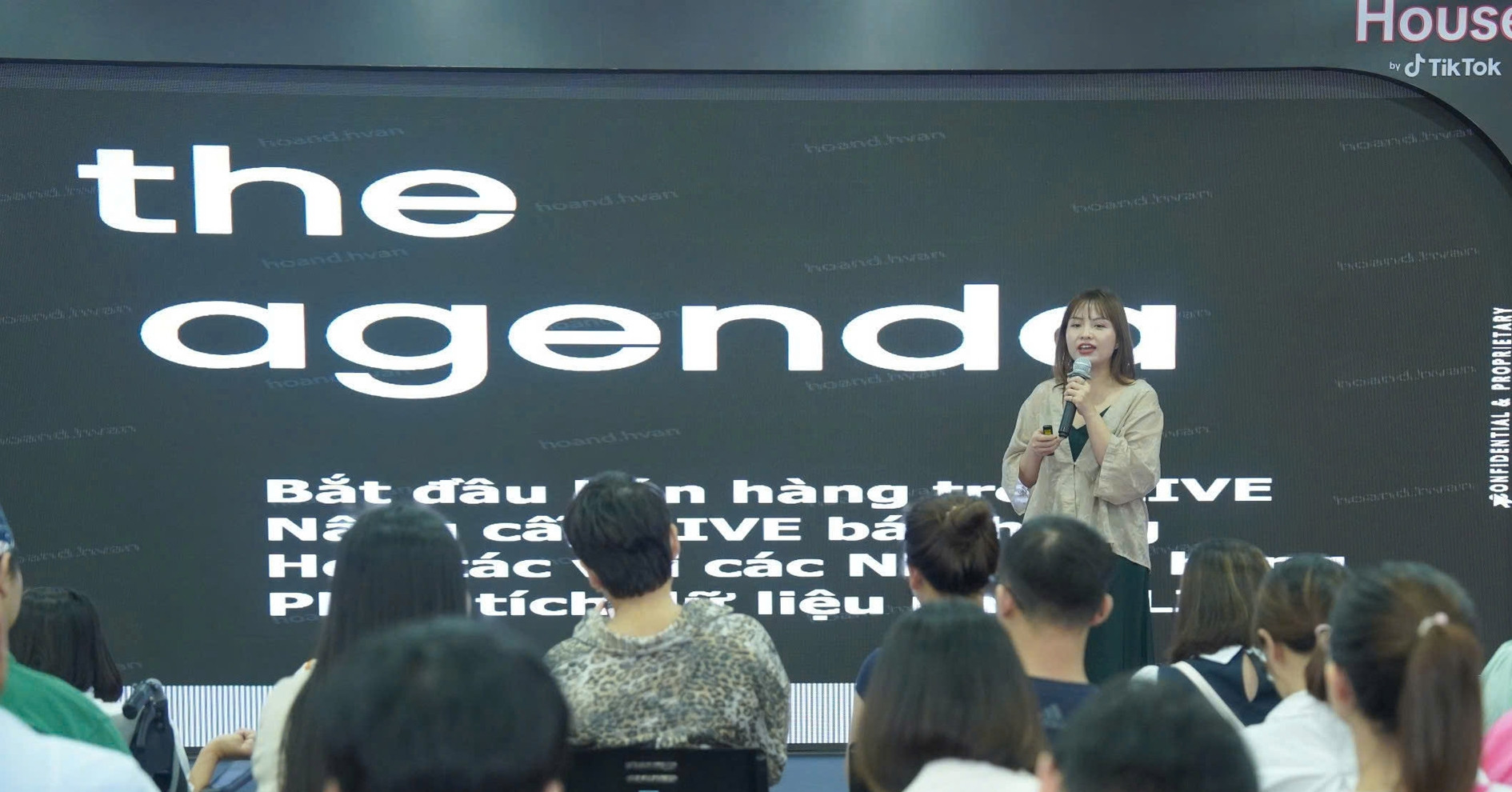TikToker Nguyễn Quang Linh livestream mẫu truyền cảm hứng cho người khuyết tật