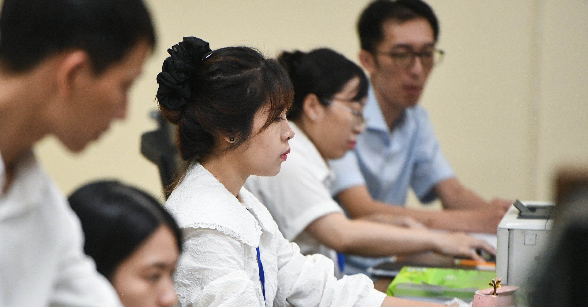 Lương phải đủ sống để công chức không còn 'chân trong, chân ngoài' sau sáp nhập