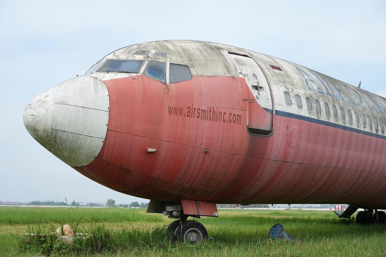 Xử lý máy bay Boeing 727 bị ‘bỏ rơi’ 18 năm ở sân bay Nội Bài