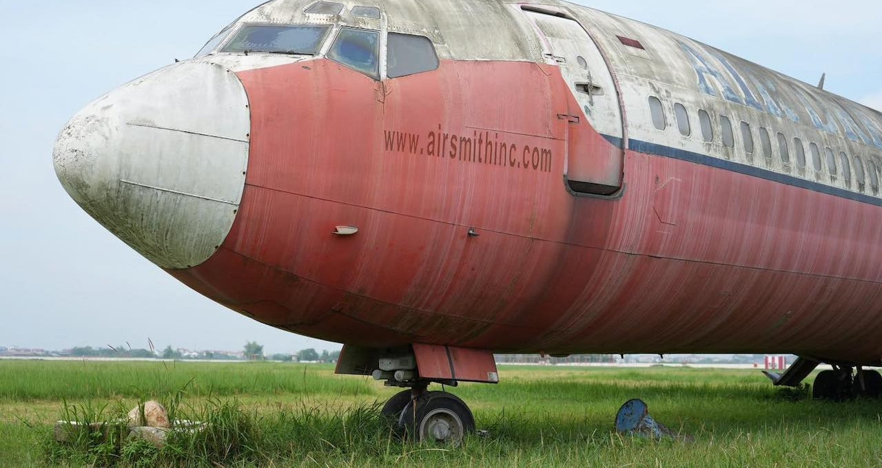 Trình phương án xử lý máy bay Boeing 727 bị ‘bỏ rơi’ 18 năm tại Nội Bài