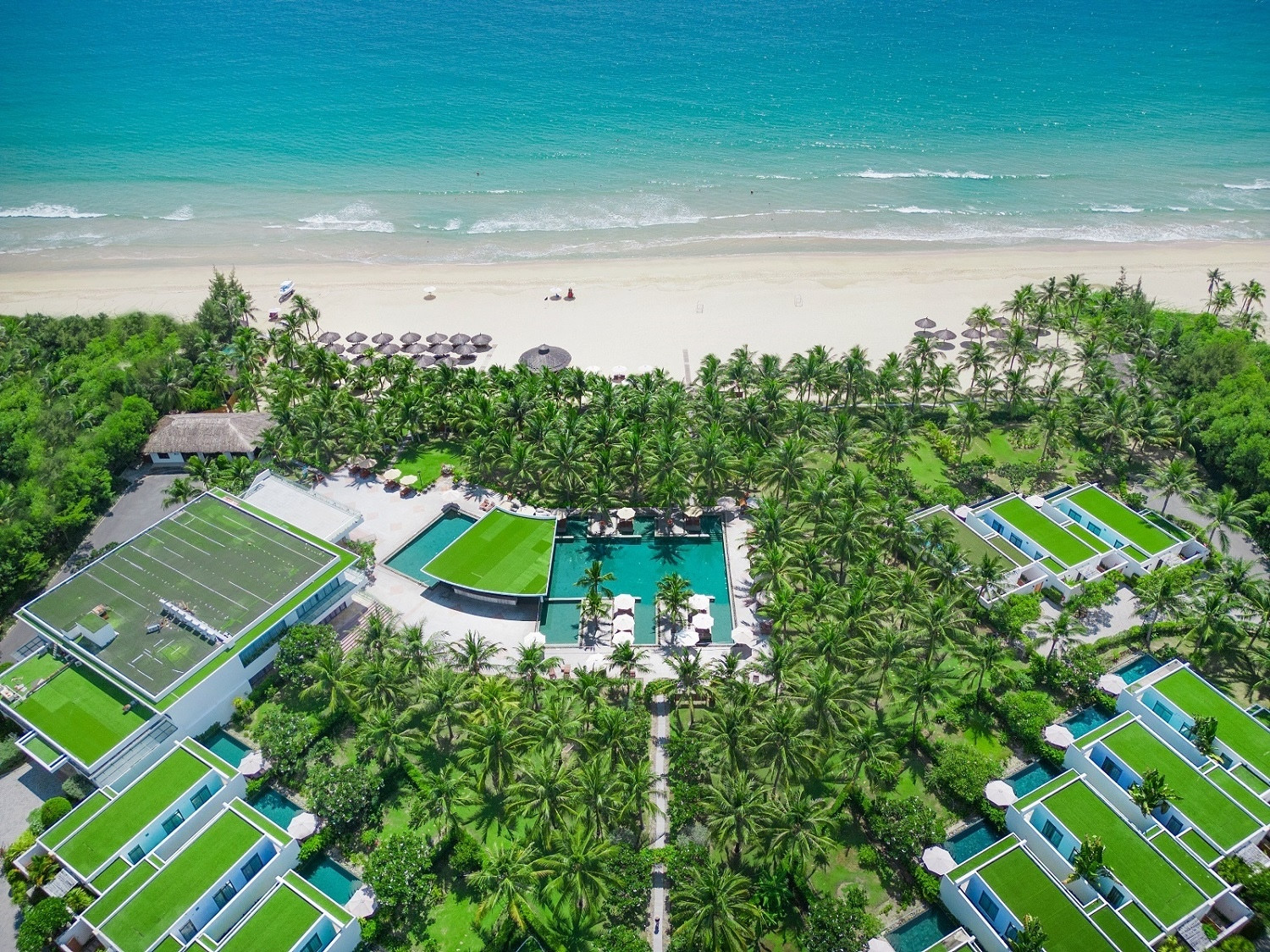 tu cam ranh den phu quoc crystal bay hospitality va tuong lai all inclusive cua du lich viet 1.jpg