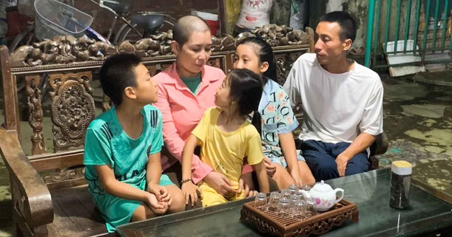 Cảnh cùng quẫn của người chồng nuôi vợ bị ung thư và 3 con nhỏ