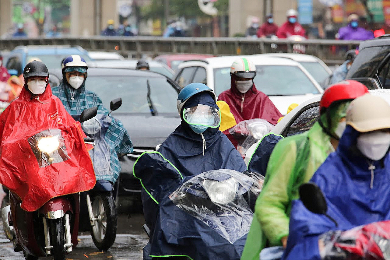 Dự báo thời tiết 12/7/2025: Mưa rào và giông nhiều nơi, Hà Nội cao nhất 32 độ