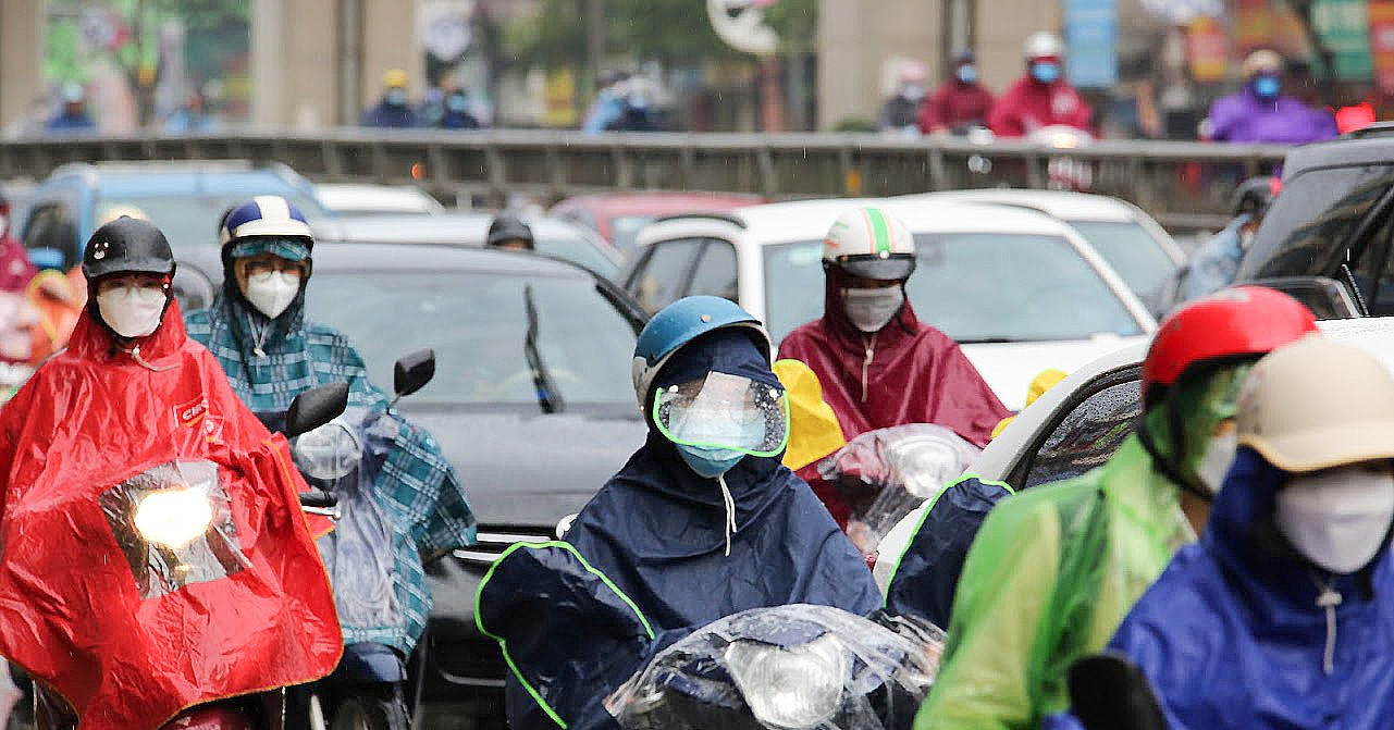 Dự báo thời tiết 12/7/2025: Mưa rào và giông nhiều nơi, Hà Nội cao nhất 32 độ