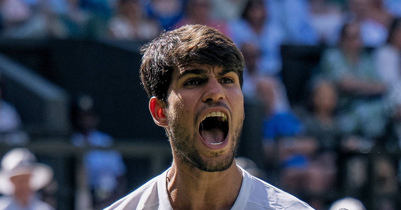 Alcaraz thắng nghẹt thở Taylor Fritz, hẹn Djokovic ở chung kết Wimbledon
