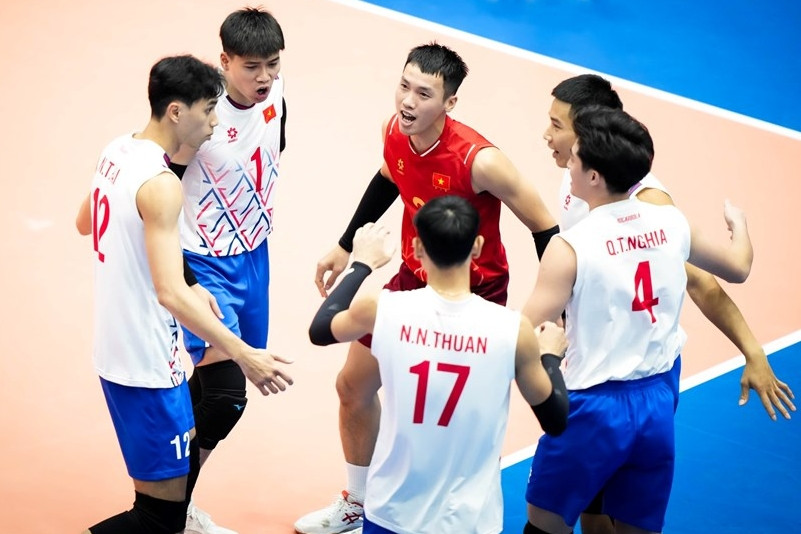 Bóng chuyền nam Việt Nam ngược dòng thắng kịch tính Thái Lan