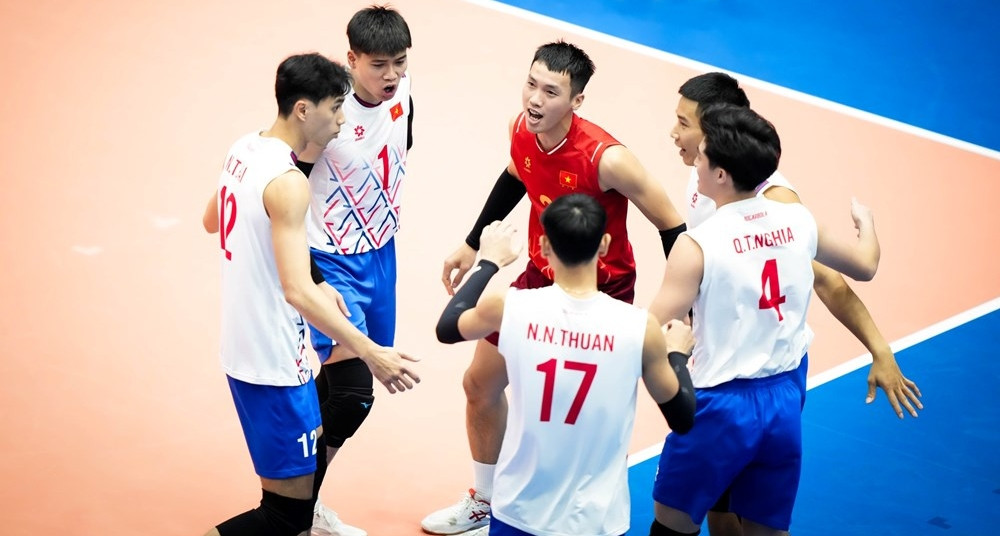 Bóng chuyền nam Việt Nam ngược dòng thắng kịch tính Thái Lan