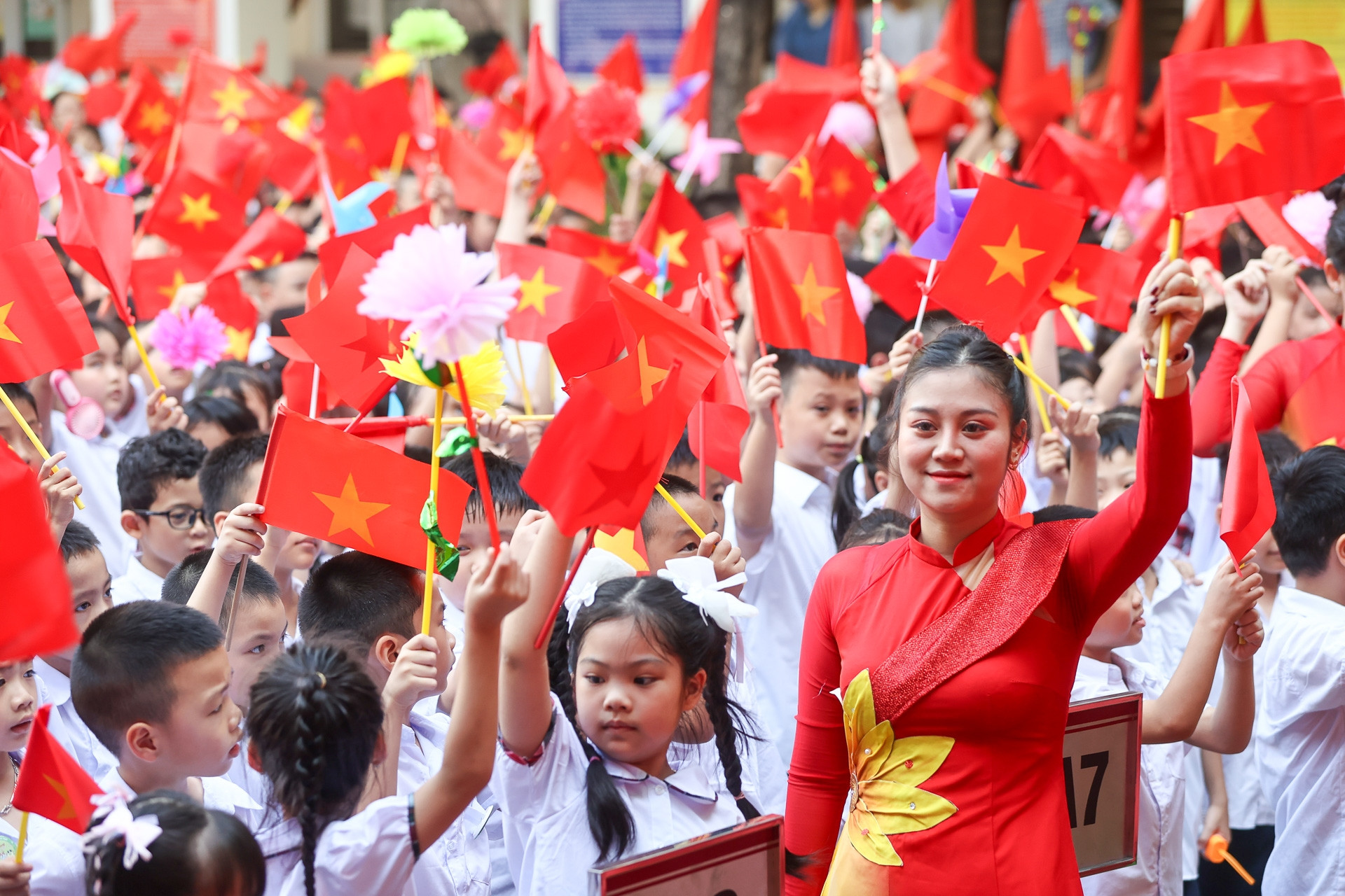 Chính phủ sẽ xếp lại bảng lương của giáo viên mầm non, phổ thông