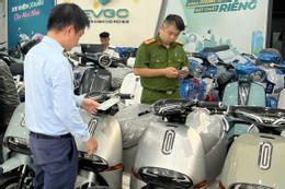 Công an công bố hình ảnh đường dây làm giả xe máy điện quy mô lớn