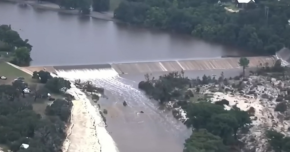 Giới chuyên gia Mỹ bác tin đồn gieo mưa nhân tạo gây thảm họa lũ lụt ở Texas