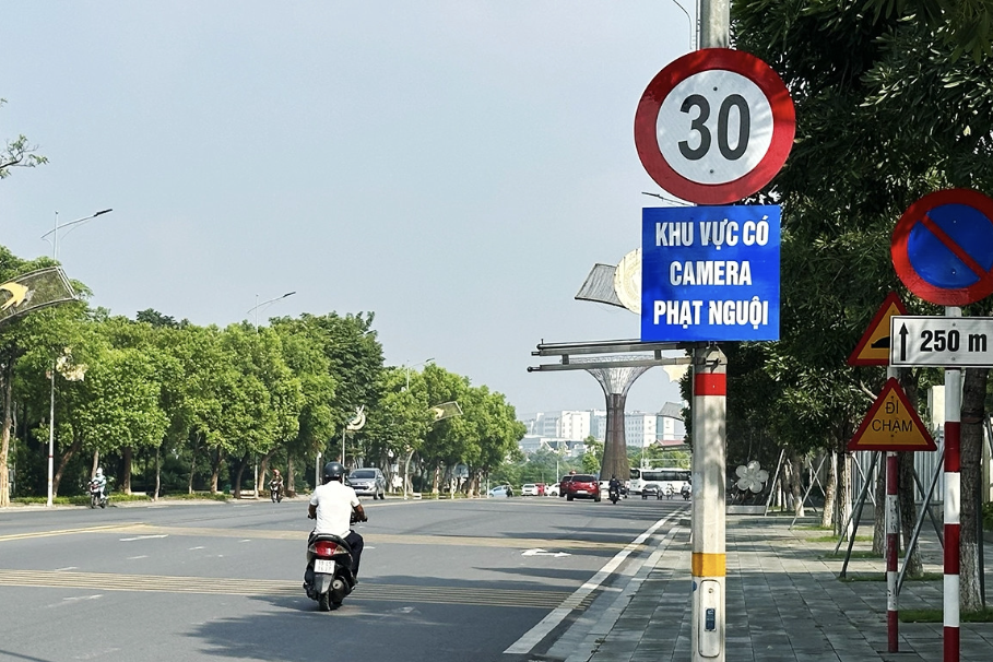 Lái xe từ tốc độ 50-60km/h giảm đột ngột xuống 30km/h: Dễ tai nạn, bị phạt nguội