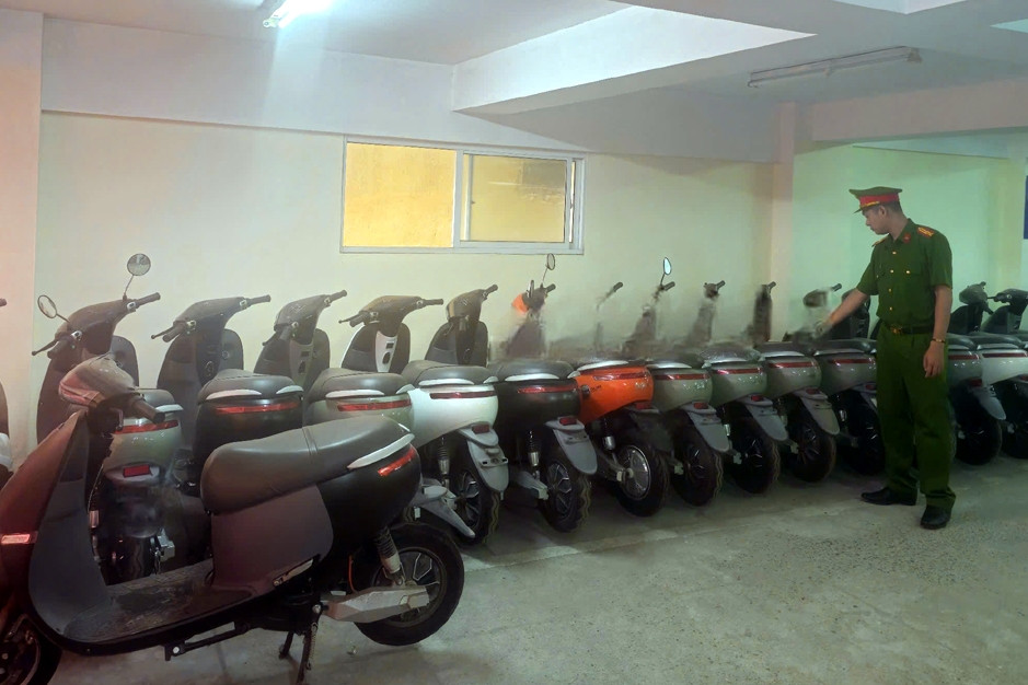 Hà Nội: Triệt phá đường dây sản xuất, tiêu thụ xe máy điện giả quy mô lớn