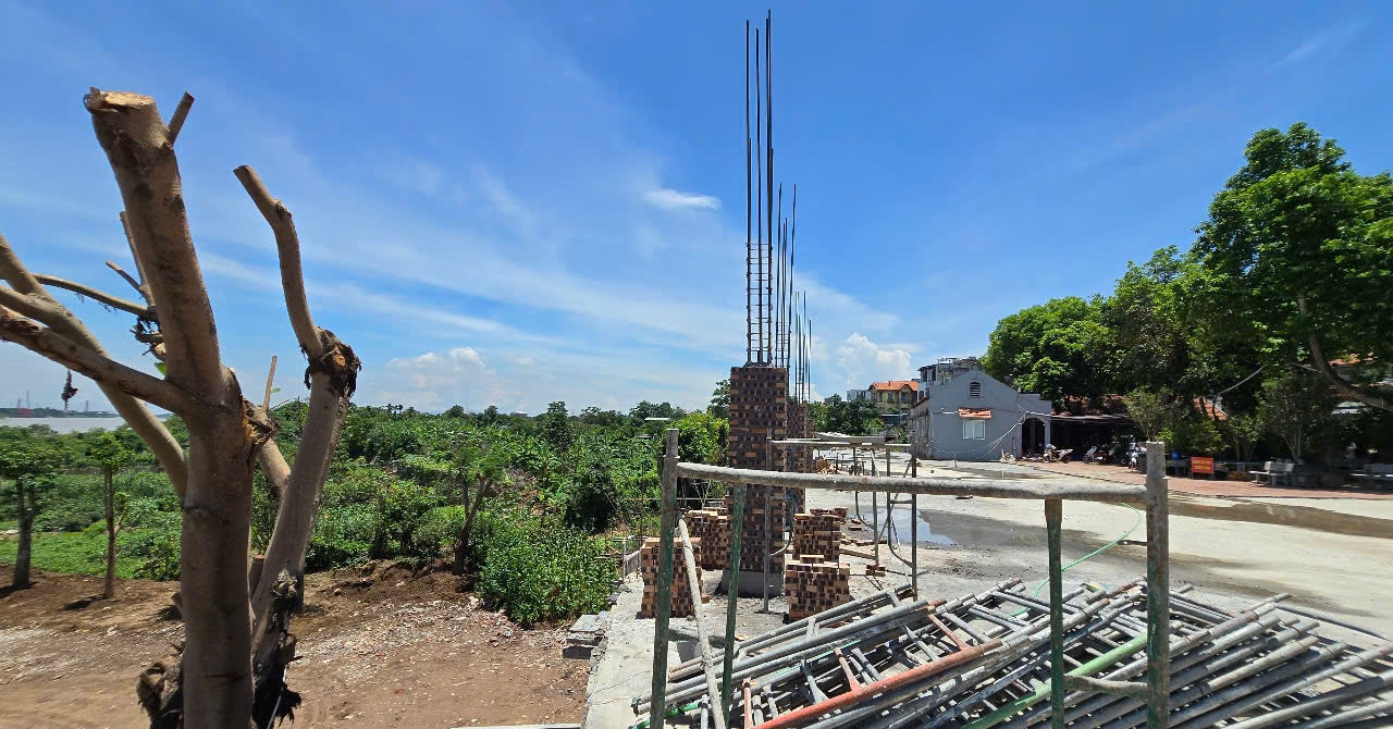 Hơn 30.000m² hành lang thoát lũ sông Hồng bị “xẻ thịt” sát cầu Long Biên