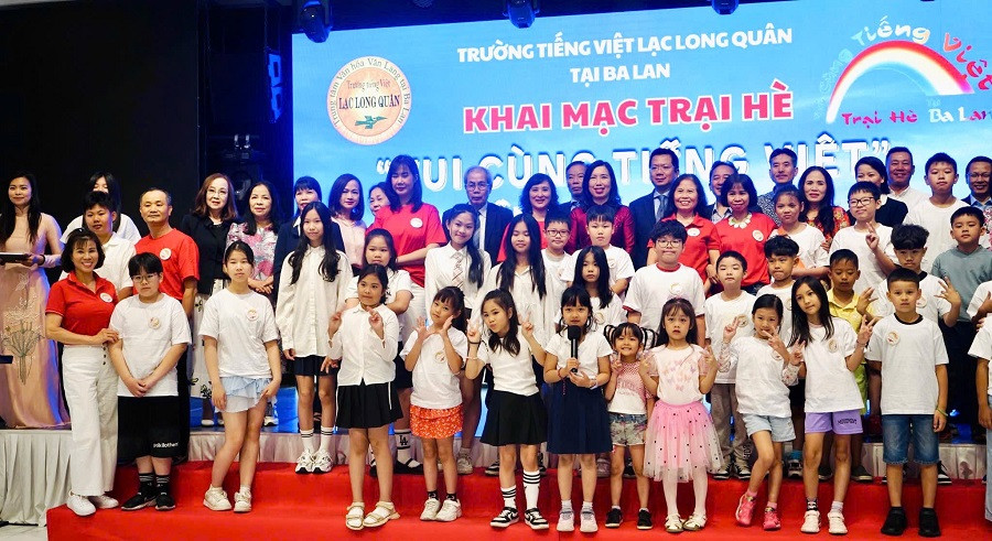 Khai mac Trai he Vui cung tieng Viet 1.JPG