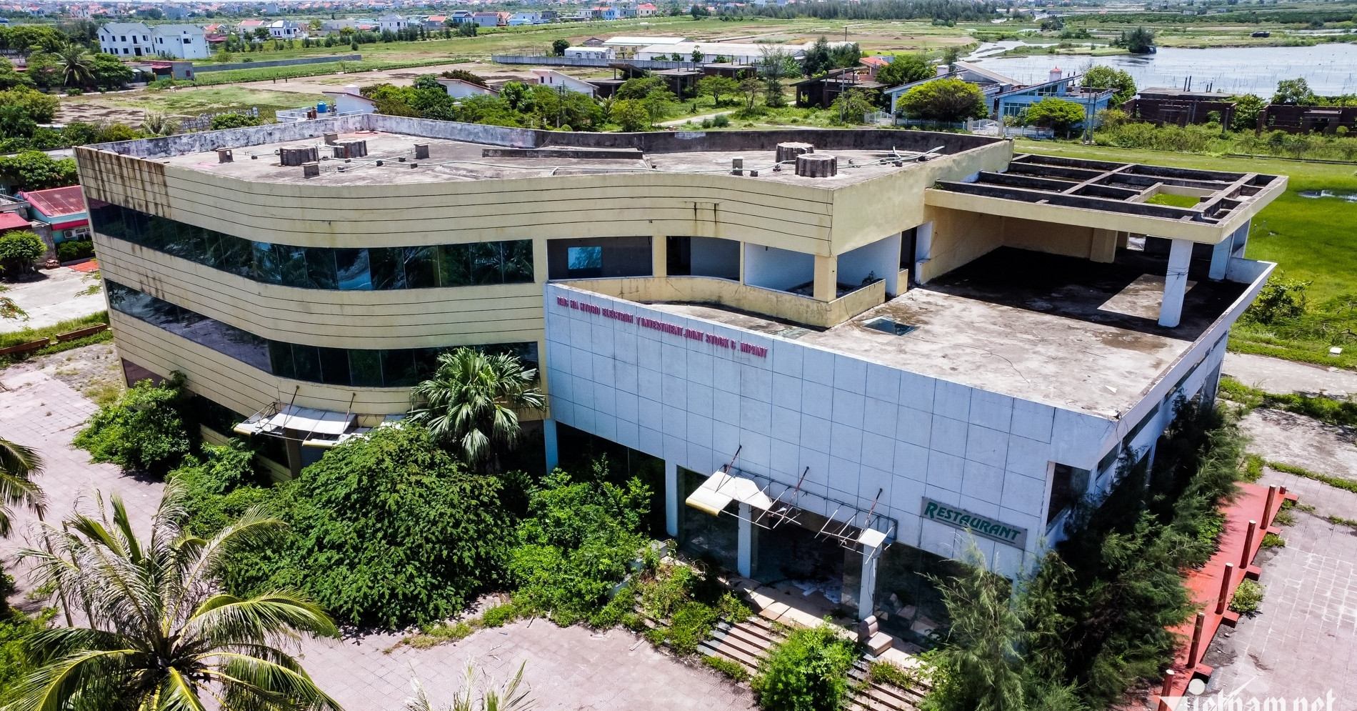 Khu nghỉ dưỡng Quất Lâm đìu hiu, biệt thự ở dự án 500 tỷ đồng ‘trơ xương’ cùng mưa nắng