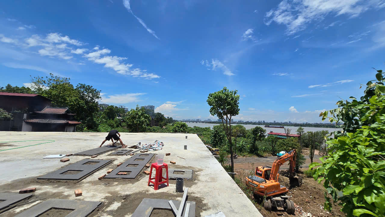 lấn chếm bãi sông hồng .jpg