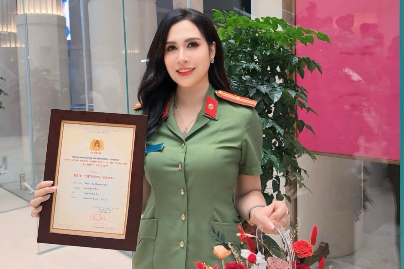NSND Tự Long, NSƯT Ngọc Sơn, Thiếu tá công an Trúc Mai cùng lúc báo tin vui