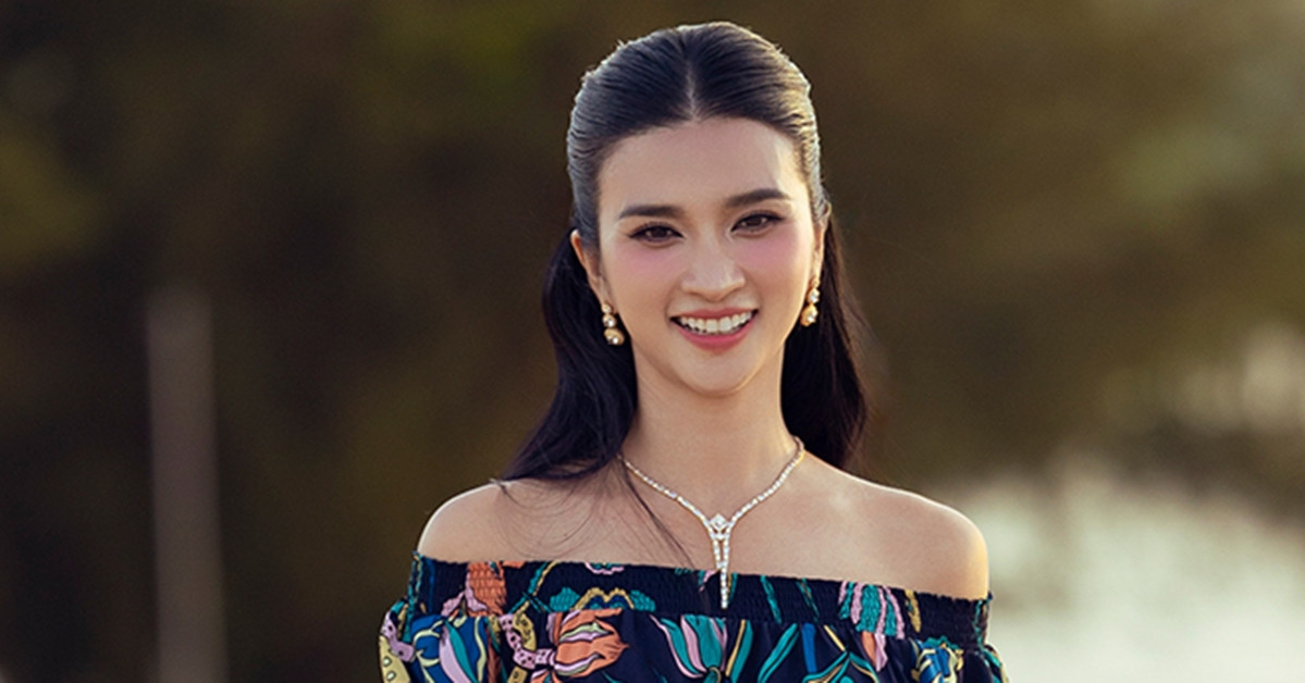 NSƯT Kim Tuyến U40 quyến rũ, tự tin khoe dáng bên đàn em kém chục tuổi