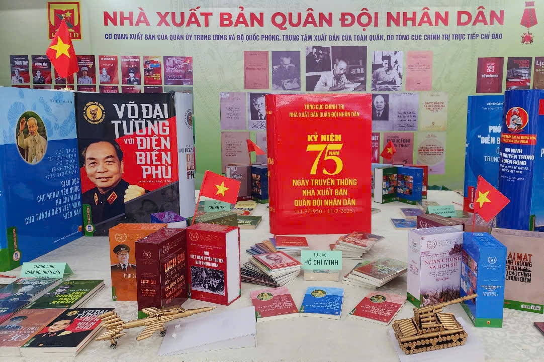 Thế hệ làm xuất bản quân sự tự hào với gần 7 triệu bản in trong 75 năm