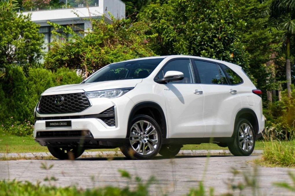 toyota innova cross.webp