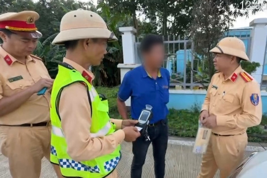 Bản tin chiều 12/7: Tài xế uống rượu từ tối, sáng hôm sau vẫn chở 45 khách