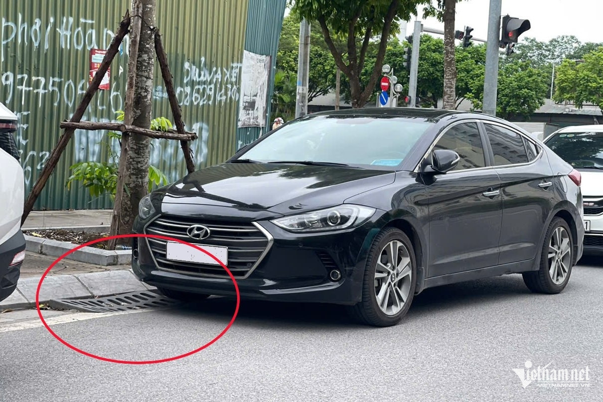 Bản tin sáng 12/7: Tranh cãi đỗ xe chưa đè lên miệng cống vẫn bị CSGT xử phạt