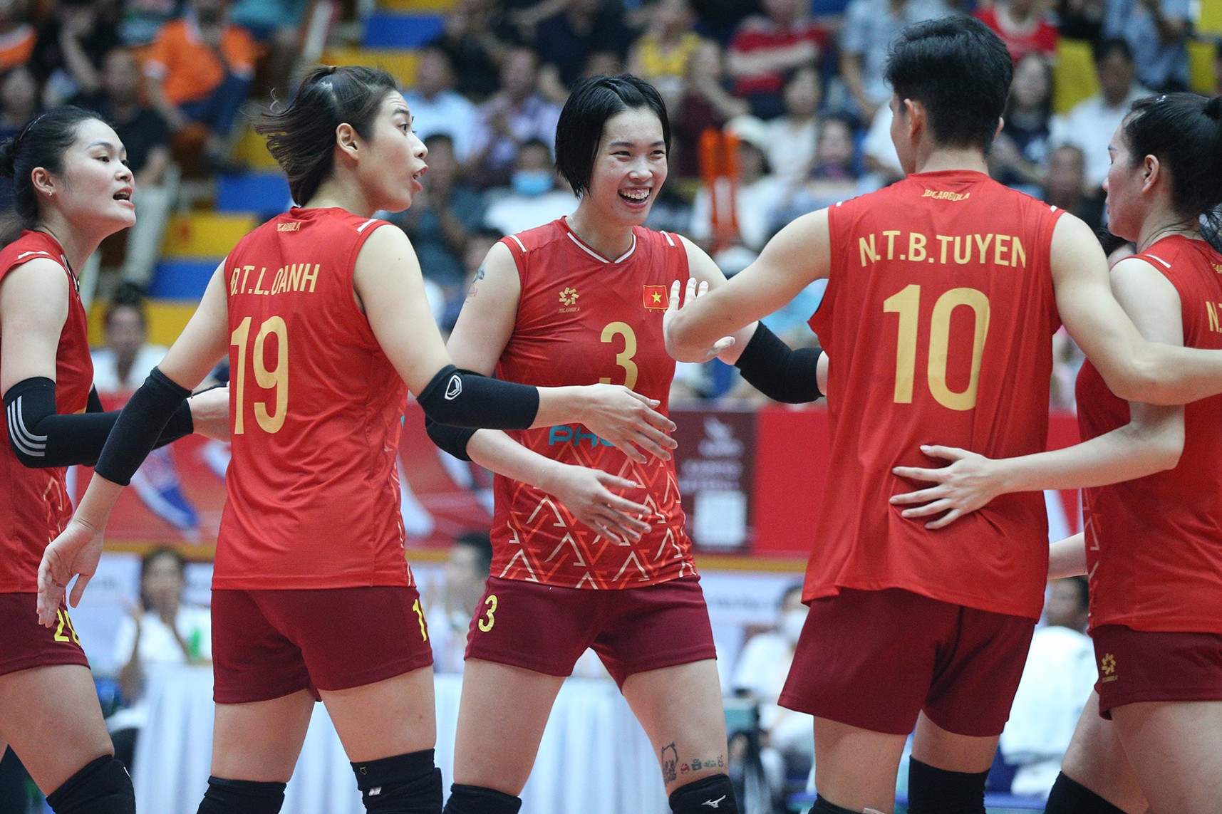 Bất ngờ người thay Bích Tuyền, Thanh Thúy ở giải Thượng Hải