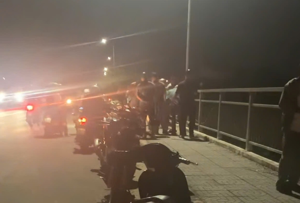 Đang tìm kiếm thanh niên nhảy cầu, công an phát hiện cảnh bất ngờ bên bờ sông