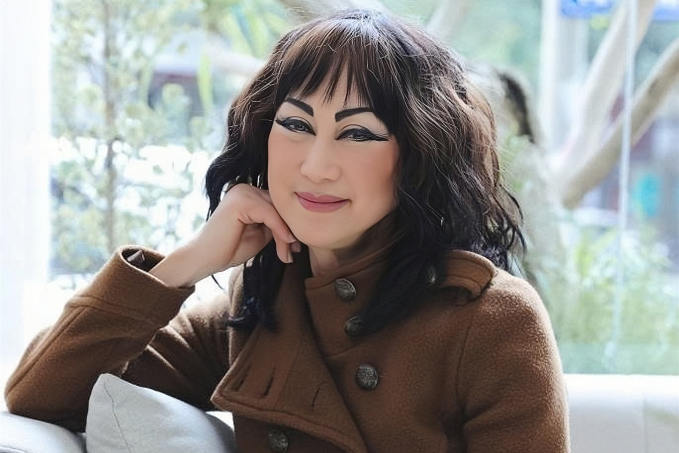 Danh ca Lê Uyên tuổi 72: Sống một mình an yên trong nhà vườn 2.200m2