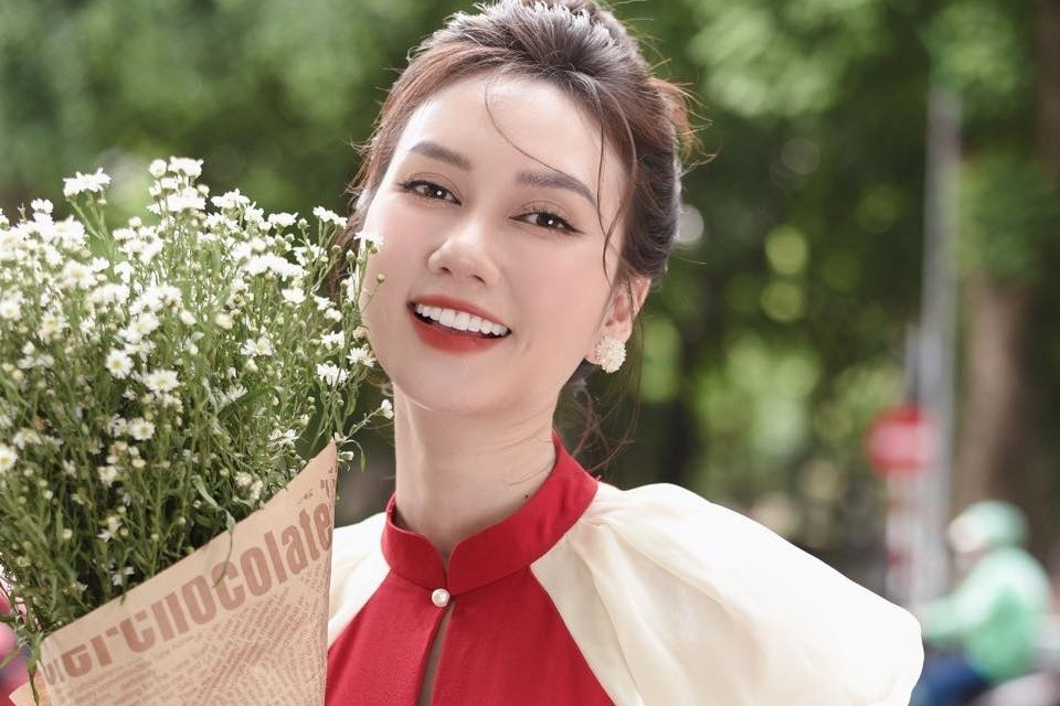 Diễn viên Hương Giang đăng ký kết hôn