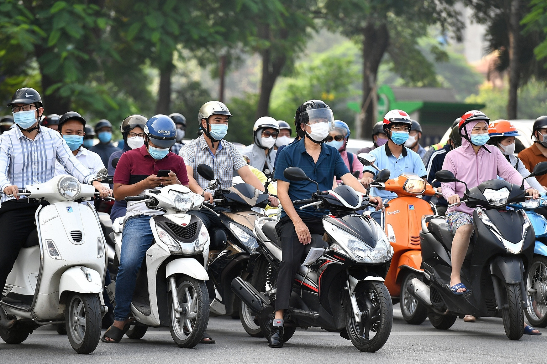 Hà Nội đang chuẩn bị những gì cho lệnh cấm xe máy chạy xăng trong 1 năm tới?