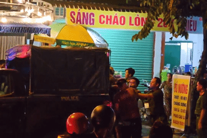 Khống chế nhóm người chống đối CSGT đo nồng độ cồn ở TPHCM