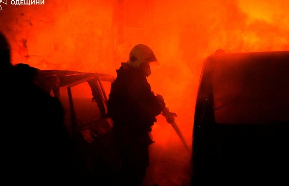 Nga đổi chiến thuật, liên tiếp dội hỏa lực vào khu vực xa tiền tuyến ở Ukraine