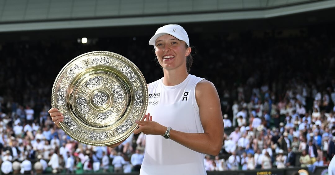 Swiatek &amp;apos;hủy diệt&amp;apos; Anisimova trong trận chung kết lịch sử Wimbledon