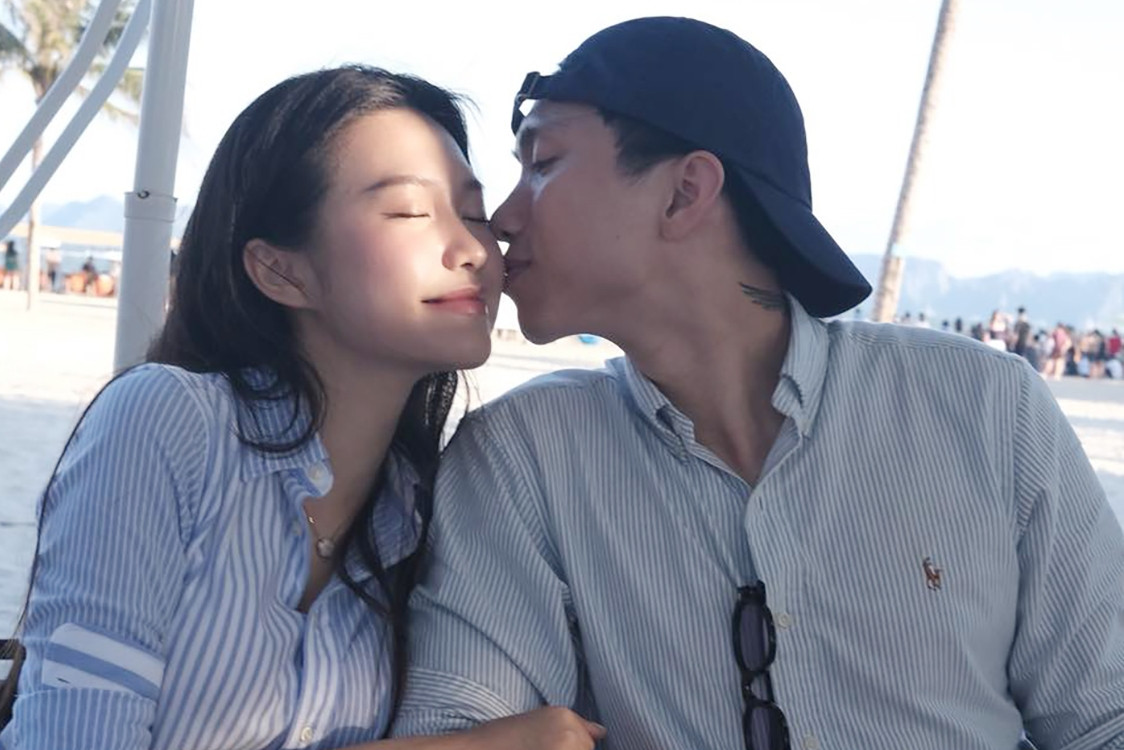 Văn Hậu tình tứ hôn Hải My, hẹn ngày tái xuất V-League