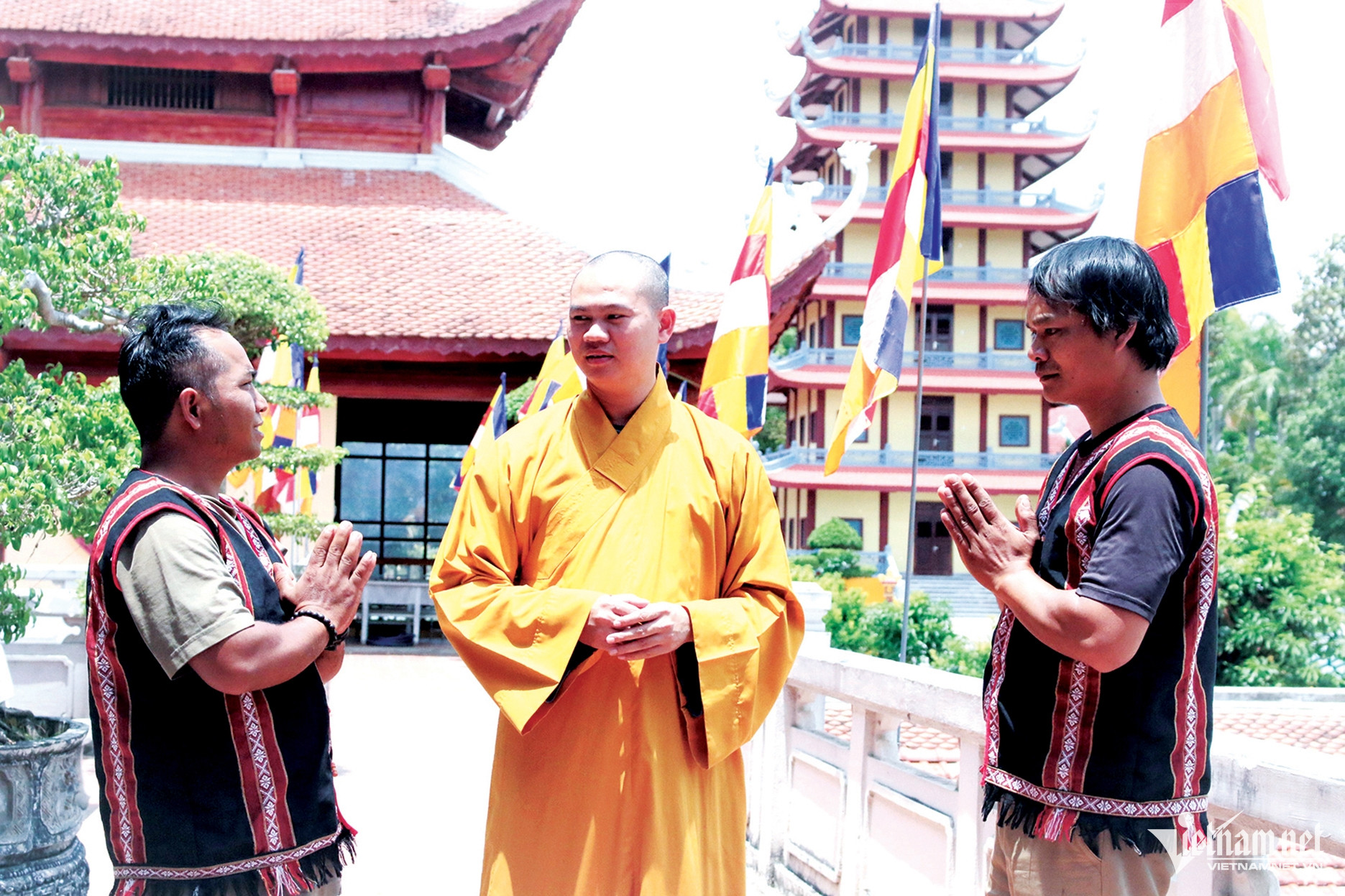 W-Tôn giáo đến cơ sở 2.jpg