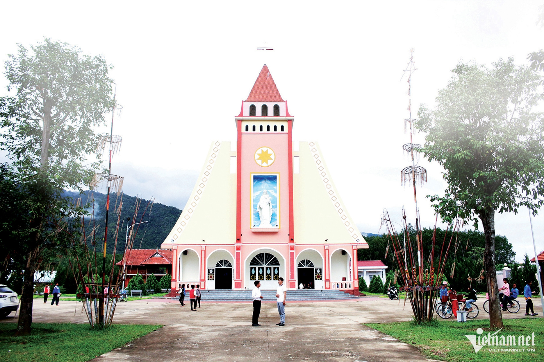 W-Tôn giáo đến cơ sở 3.jpg