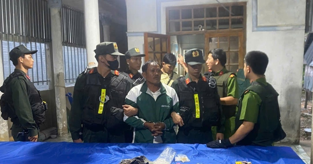 Bắt đối tượng hành hung vợ con, bắn trọng thương trung tá công an